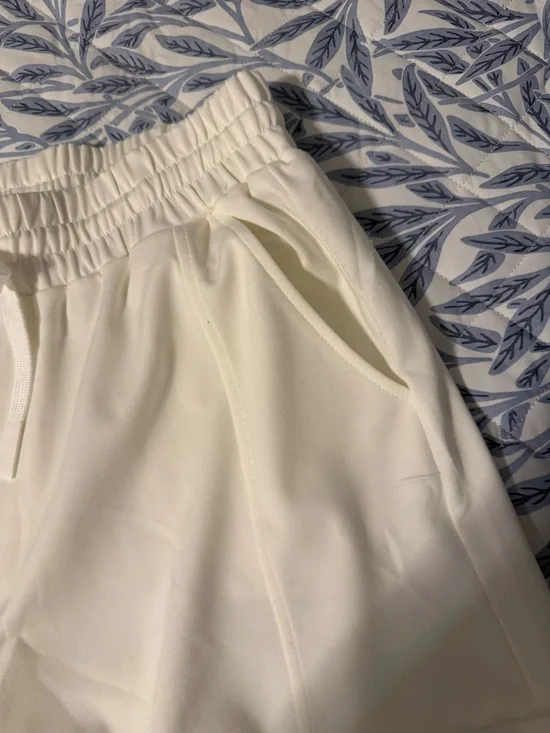 Off White Women’s Turtleneck Top & Shorts Set❗️ - Picture 5 of 8